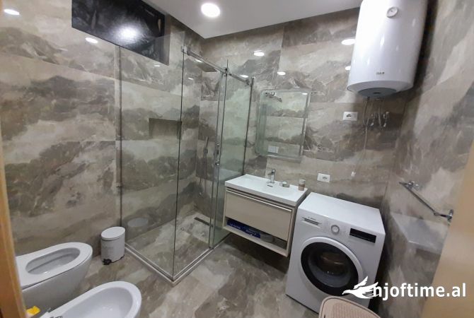 Shtepi me qera Apartament ne Tirane, 3+1, Mobilimi E mobiluar, Pagesa 500  Euro.