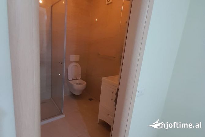 Shtepi me qera Apartament ne Tirane, 3+1, Mobilimi E mobiluar, Pagesa 500  Euro.