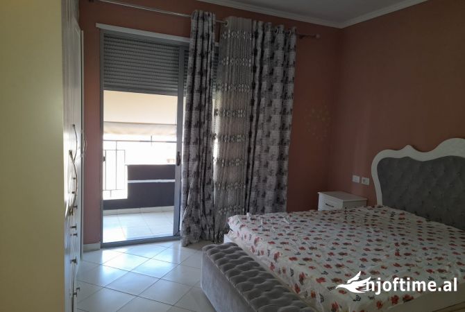 Shtepi me qera Apartament ne Tirane, 3+1, Mobilimi E mobiluar, Pagesa 500  Euro.