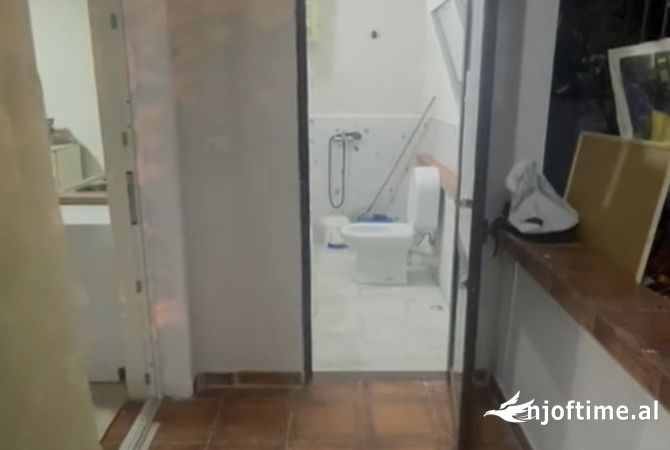 Shtepi me qera 2+1 ne Tirane - 170,000 Leke