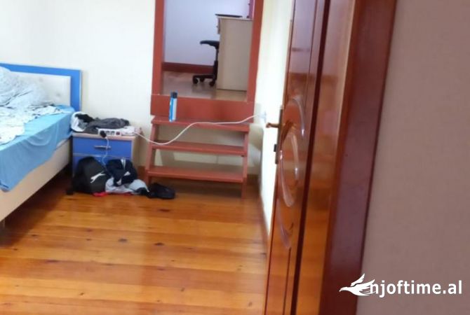 Shtepi me qera 4+1 ne Tirane - 20,000 Leke