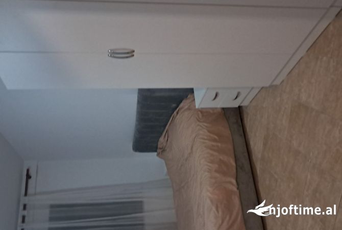 Shtepi me qera Apartament ne Tirane, 2+1, Mobilimi E mobiluar, Pagesa 500  Euro.