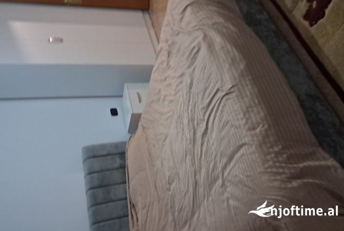Shtepi me qera Apartament ne Tirane, 2+1, Mobilimi E mobiluar, Pagesa 500  Euro.