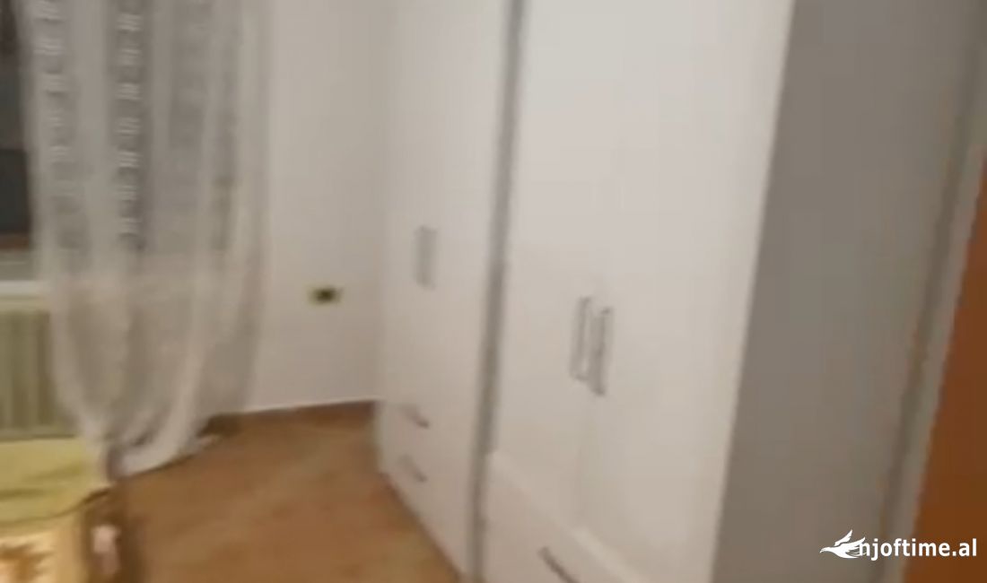 Shtepi ne shitje Apartament ne Tirane, 2+1, Mobilimi E mobiluar, Pagesa 120,000  Euro.