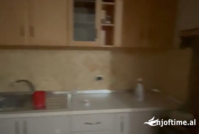 Shtepi ne shitje Apartament ne Tirane, 2+1, Mobilimi E mobiluar, Pagesa 120,000  Euro.