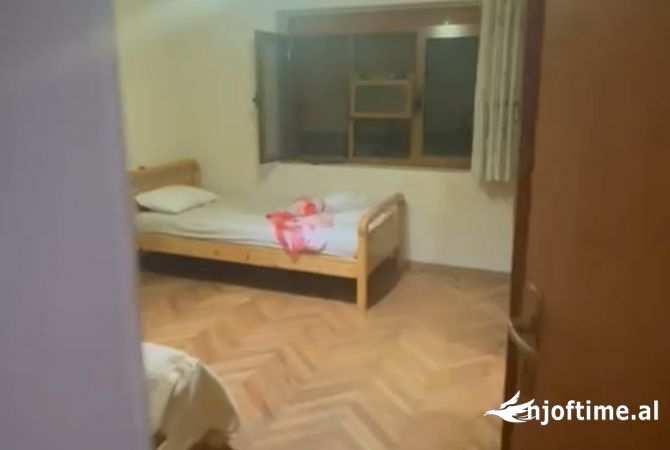 Shtepi ne shitje Apartament ne Tirane, 2+1, Mobilimi E mobiluar, Pagesa 120,000  Euro.