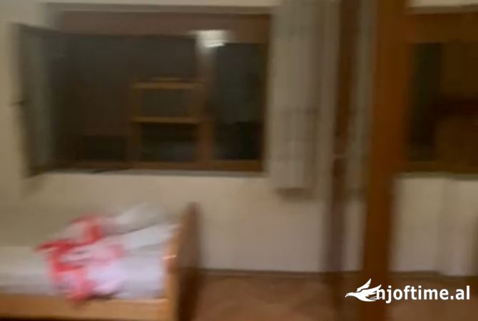 Shtepi ne shitje Apartament ne Tirane, 2+1, Mobilimi E mobiluar, Pagesa 120,000  Euro.