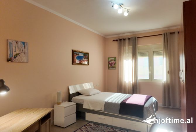 Shtepi me qera Apartament ne Tirane, 2+1, Mobilimi E mobiluar, Pagesa 750  Euro.