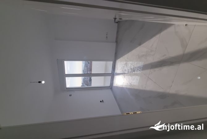 Shtepi ne shitje Apartament ne Tirane, 3+1, Mobilimi Bosh, pa mobiluar, Pagesa 124,000  Euro.