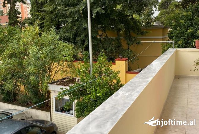 Shtepi me qera Apartament ne Tirane, 2+1, Mobilimi Bosh, pa mobiluar, Pagesa 750  Euro.