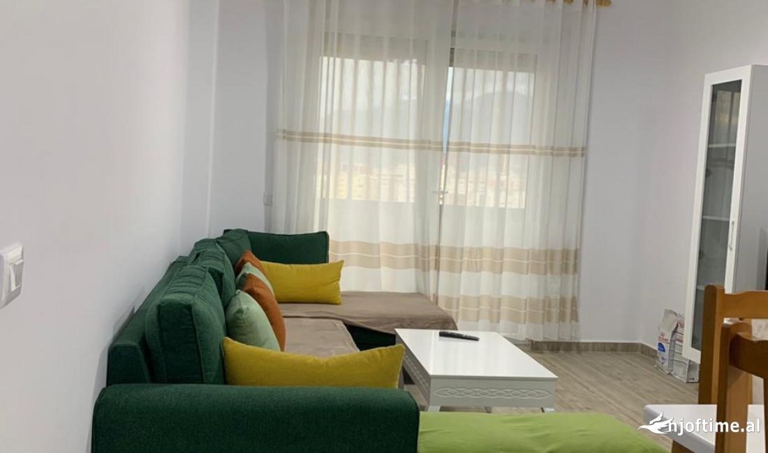 Shtepi me qera Apartament ne Tirane, 1+1, Mobilimi E mobiluar, Pagesa 550  Euro.