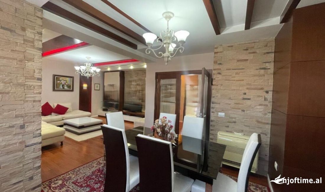 Shtepi me qera Apartament ne Tirane, 2+1, Mobilimi E mobiluar, Pagesa 900  Euro.