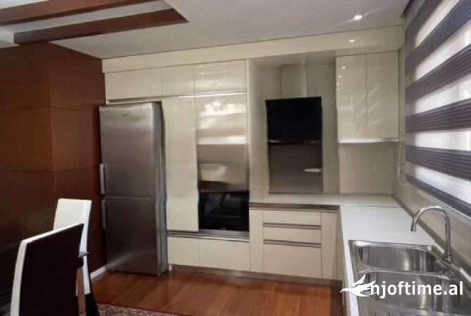 Shtepi me qera Apartament ne Tirane, 2+1, Mobilimi E mobiluar, Pagesa 900  Euro.