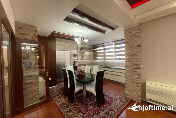 Shtepi me qera Apartament ne Tirane, 2+1, Mobilimi E mobiluar, Pagesa 900  Euro.