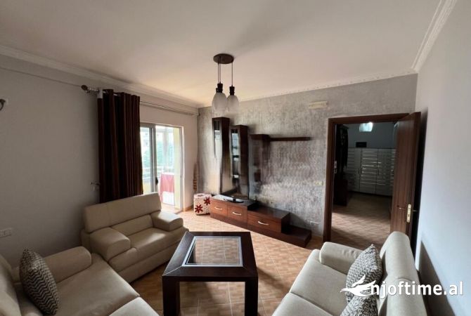 Shtepi me qera Apartament ne Tirane, 2+1, Mobilimi E mobiluar, Pagesa 500  Euro.