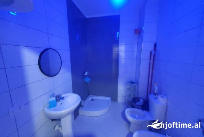 Shtepi ne shitje Apartament ne Tirane, 2+1, Mobilimi E mobiluar, Pagesa 100,000  Euro.