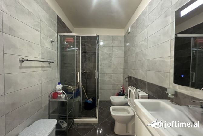 Shtepi me qera Apartament ne Tirane, 2+1, Mobilimi E mobiluar, Pagesa 400  Euro.