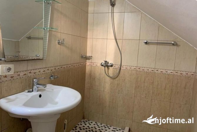 Shtepi me qera Apartament ne Tirane, 1+1, Mobilimi E mobiluar, Pagesa 400  Euro.