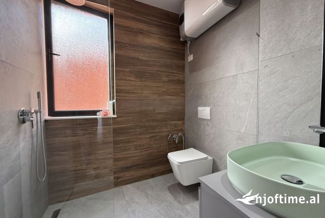 Shtepi me qera Apartament ne Tirane, 2+1, Mobilimi E mobiluar, Pagesa 650  Euro.