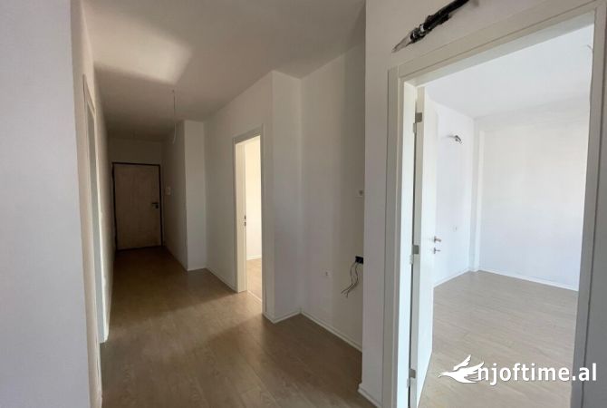 Ambient biznesi me qera 3+1 ne Tirane - 600 Euro
