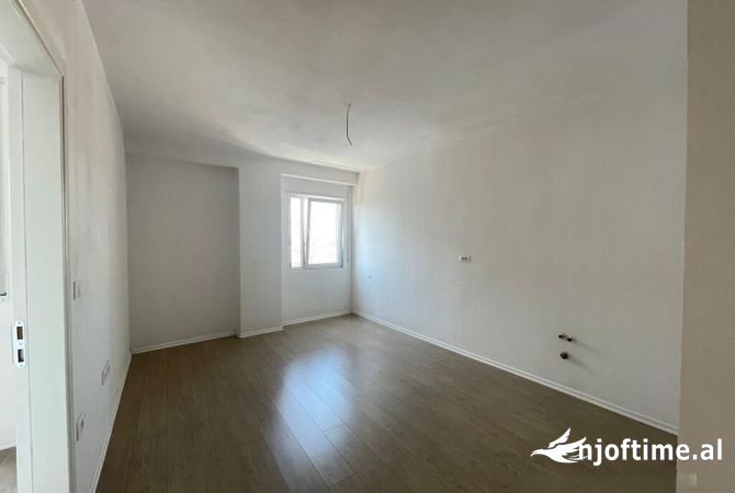 Ambient biznesi me qera 3+1 ne Tirane - 600 Euro