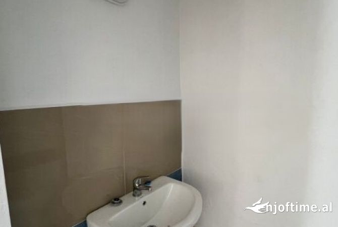 Ambient biznesi me qera 1+1 ne Tirane - 250 Euro