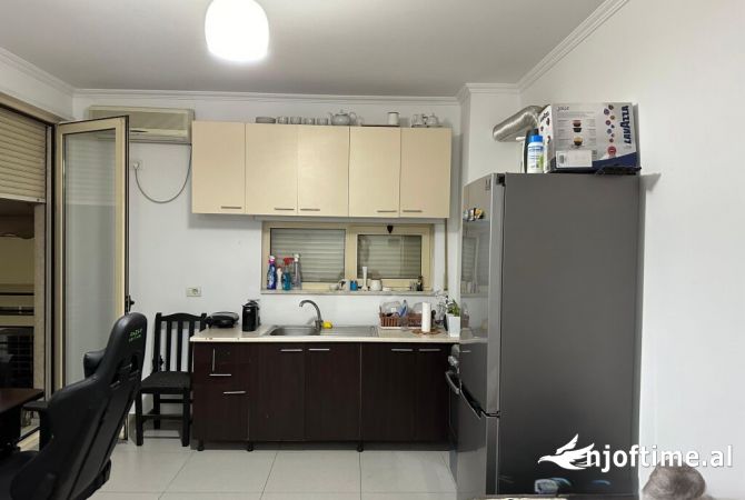 Shtepi me qera Apartament ne Tirane, 2+1, Mobilimi E mobiluar, Pagesa 650  Euro.