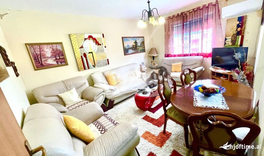 Shtepi ne shitje Apartament ne Tirane, 2+1, Mobilimi E mobiluar, Pagesa 78,000  Euro.