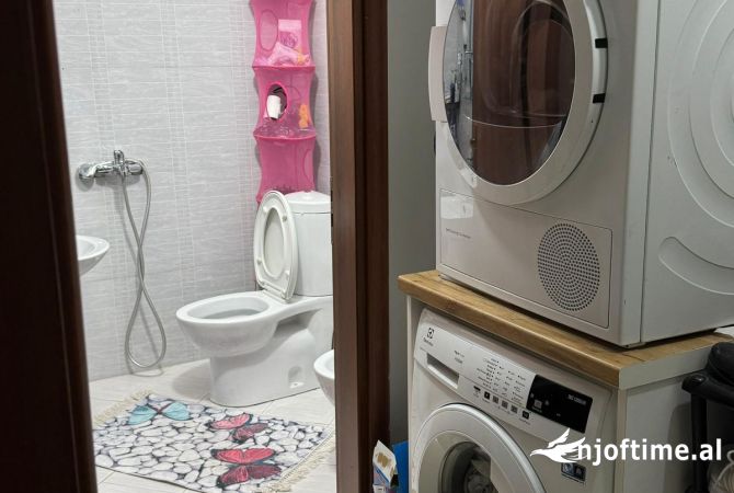 Shtepi ne shitje Apartament ne Tirane, 1+1, Mobilimi E mobiluar, Pagesa 85,000  Euro.