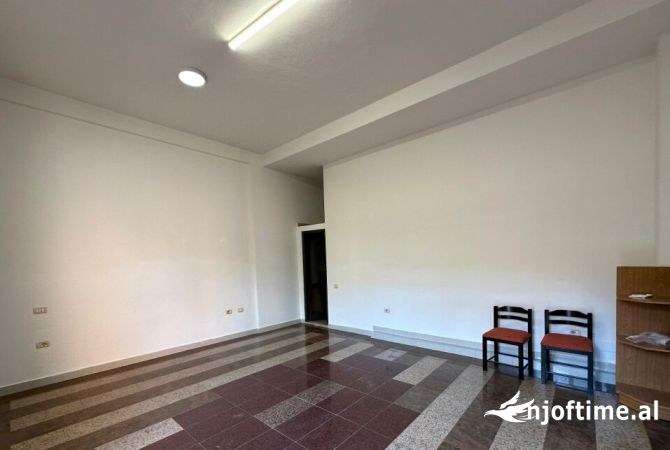 Ambient biznesi me qera 1+1 ne Tirane - 250 Euro