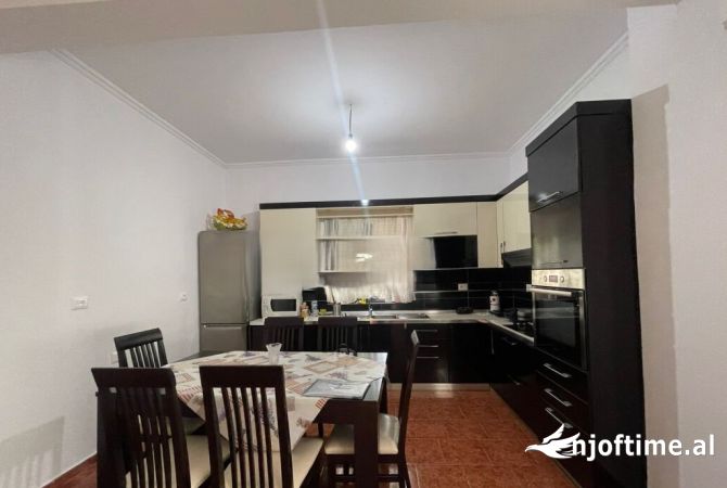Shtepi me qera 2+1 ne Tirane - 300 Euro