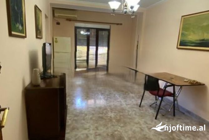 Ambient biznesi me qera 3+1 ne Tirane - 350 Euro
