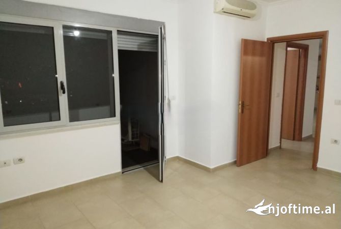 JAPIM ME QIRA 2+1+2 BALLKONE PER ZYRE OSE BANIM TEK KOMPLEKSI "HALILI" 570 € /Muaj