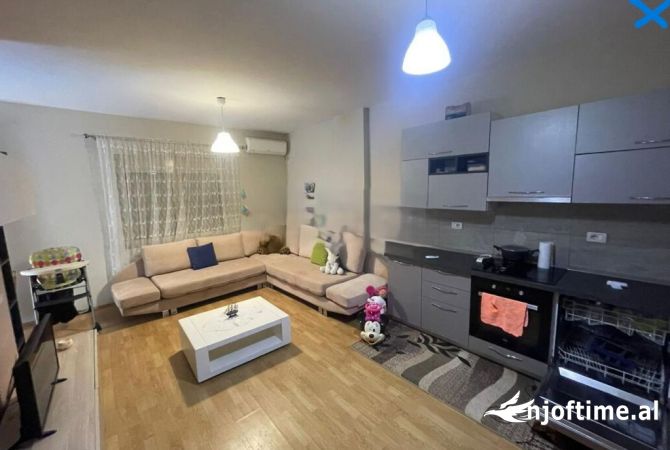 Shtepi me qera 2+1 ne Tirane - 350 Euro