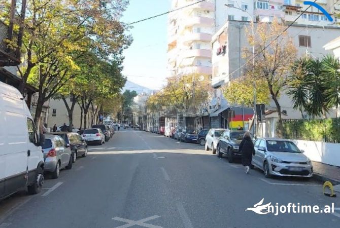 Ambient biznesi me qera 1+1 ne Tirane - 700 Euro