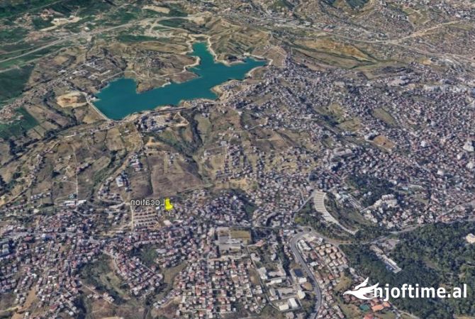 Truall ose Toke  ne Tirane - 60,000 Euro