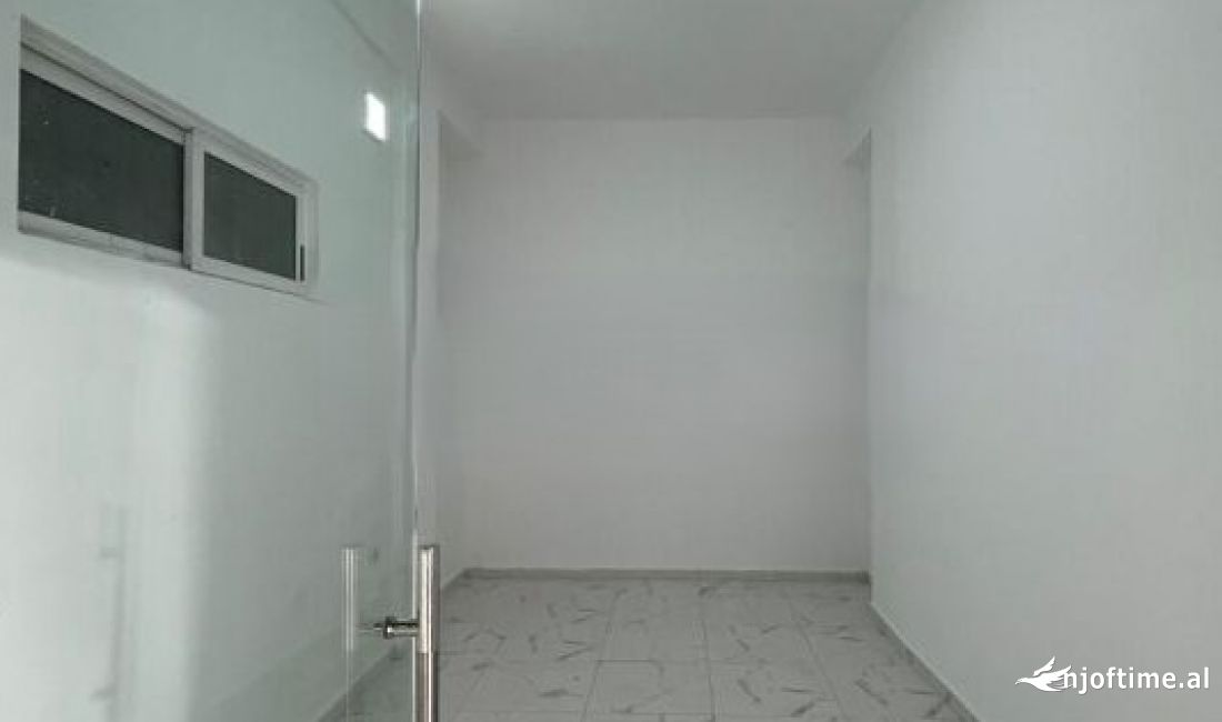 AMBIENT KOMERCIAL ME QIRA TE TREGU CAM! 750 Euro /Muaj