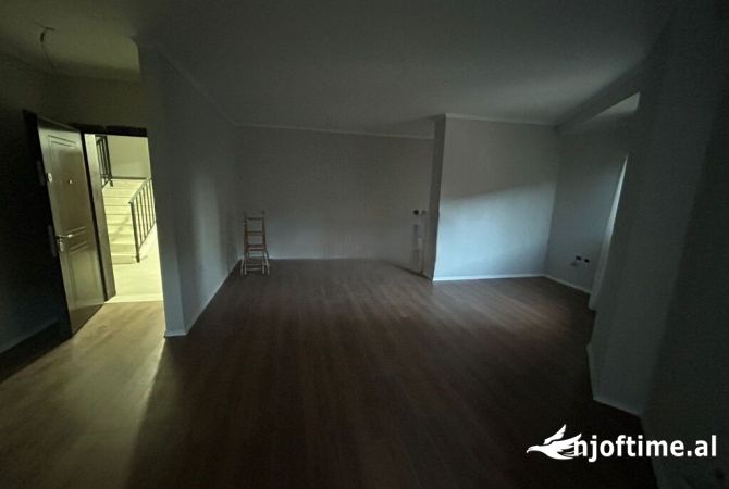 Ambient biznesi me qera 3+1 ne Tirane - 700 Euro