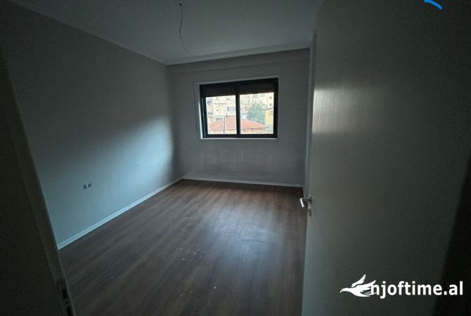Ambient biznesi me qera 3+1 ne Tirane - 600 Euro