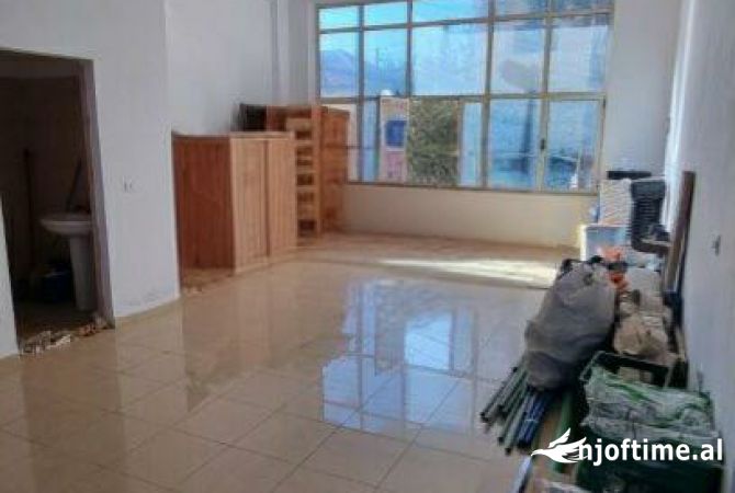 Ambient biznesi ne shitje 1+1 ne Tirane - 136,000 Euro