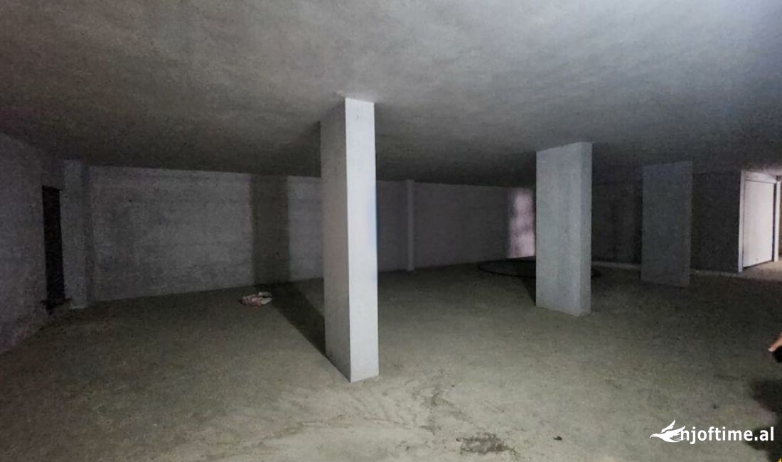 JEPEN ME QIRA 8 GARAZHE,NE FRESK!