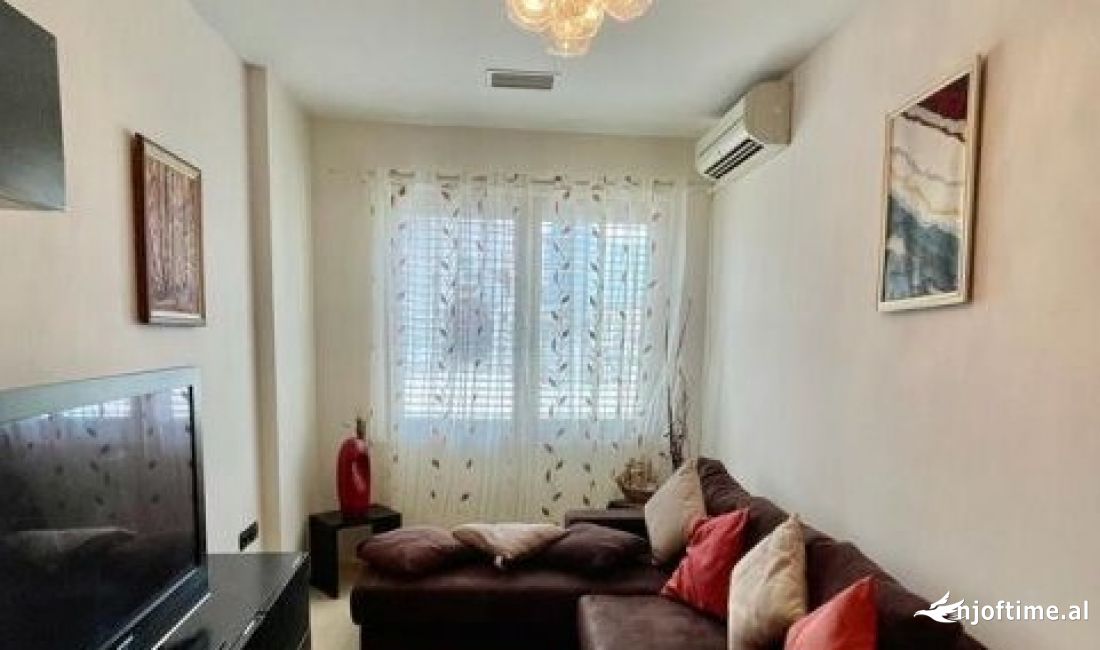 Shtepi me qera Apartament ne Tirane, 1+1, Mobilimi E mobiluar, Pagesa 550  Euro.