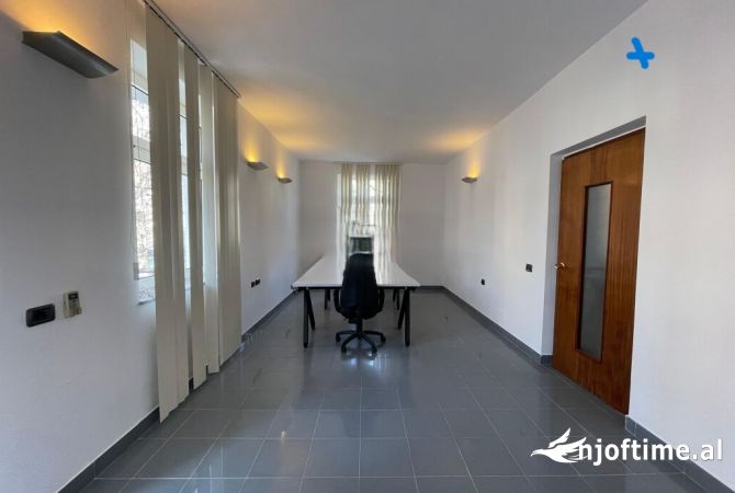 Ambient biznesi me qera 1+1 ne Tirane - 550 Euro