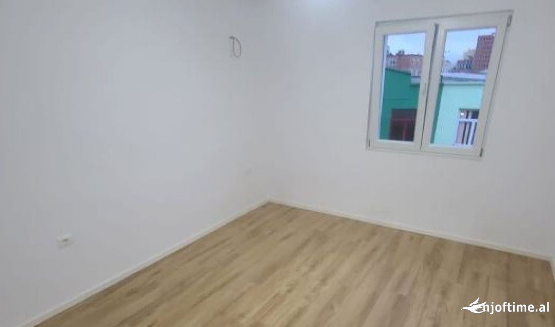Shtepi ne shitje Apartament ne Tirane, 1+1, Mobilimi Bosh, pa mobiluar, Pagesa 120,000  Euro.