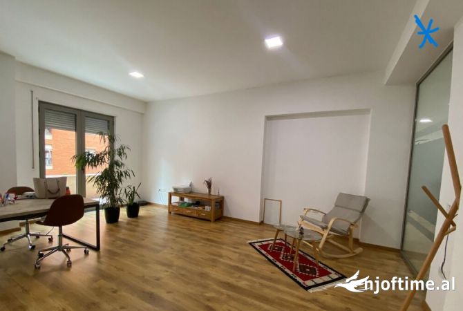 Ambient biznesi me qera 3+1 ne Tirane - 3,500 Euro