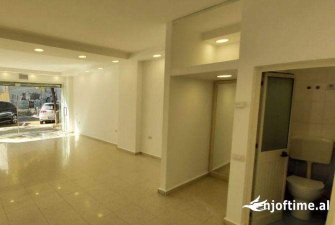 Ambient biznesi me qera 1+1 ne Tirane - 300 Euro
