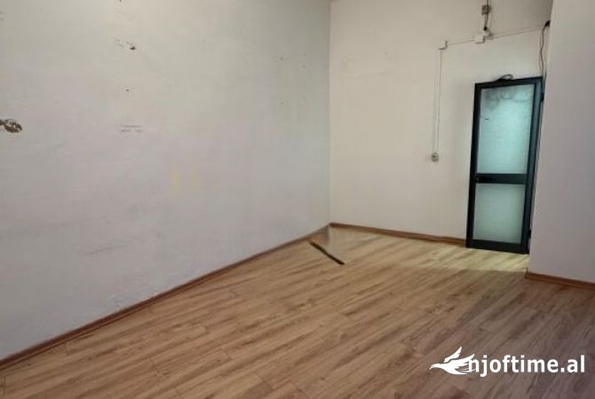 Ambient biznesi me qera 3+1 ne Tirane - 450 Euro
