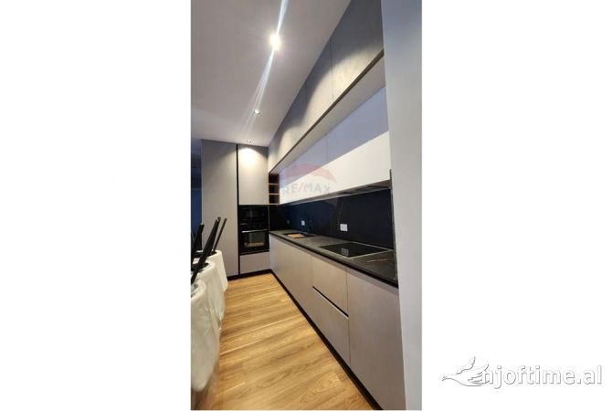 Shtepi me qera 4+1 ne Tirane - 1,250 Euro