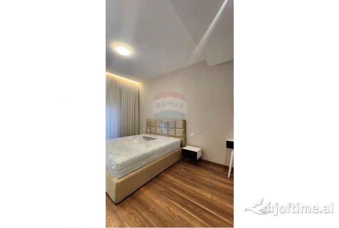 Shtepi me qera 4+1 ne Tirane - 1,250 Euro