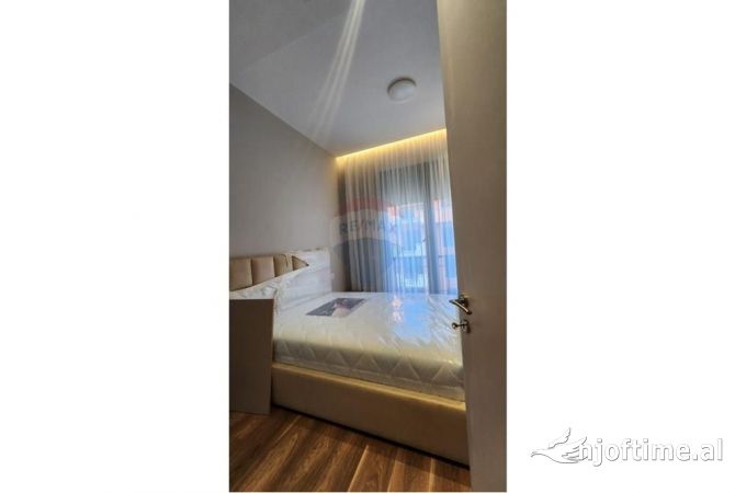 Shtepi me qera 4+1 ne Tirane - 1,250 Euro